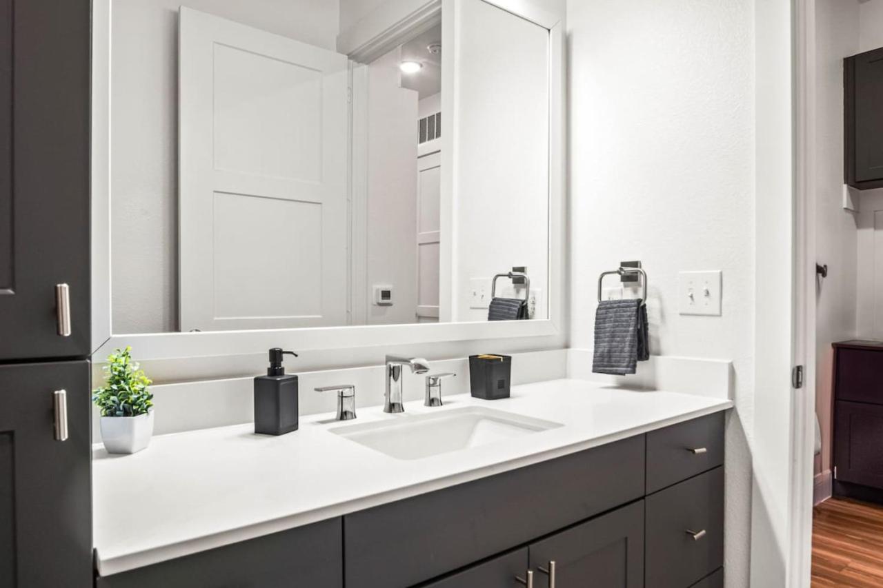 Appartamento Luxurious New Unit 1Bd1Ba Pool, Golf Sim Austin Esterno foto